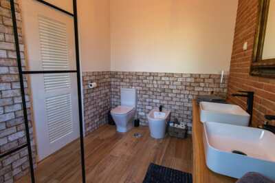 Bathroom-1-toilet-and-bidet.jpg