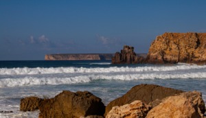 Praia-do-Tonel-waves.jpg